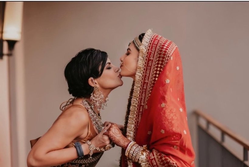 मंदिरा का कहना है कि मौनी रॉय का दिल सोने का है और वह किसी का भी दुख नहीं देख पाती हैं। मौनी ही थी जो मेरे मुश्किल वक्त में साथ थी।&nbsp;