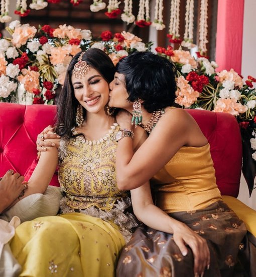 मंदिरा का कहना है कि मौनी अब उनकी जिंदगी में इतनी खास हो गई हैं कि वह उनके बिना अधूरी महसूस करती हैं। जब-जब मौनी साथ होती हैं तो जिंदगी बेहद शानदार लगती है। (All Photos: Mouni Roy Instagram)