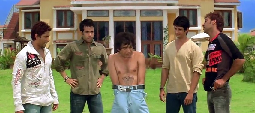 अजय देवगन, अरशद वारसी, शरमन जोशी और तुषार कपूर स्टारर फिल्म 'गोलमान: फन अनलिमिटेड' जी5 पर है जिसे 7.4 रेटिंग दी गई है। (All Photos: Social Media)