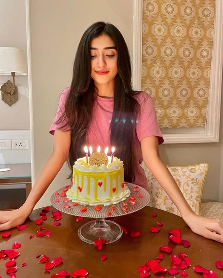 हालांकि मुनव्वर ने अपने इंस्टाग्राम अकाउंट पर सेलिब्रेशन की तस्वीर शेयर नहीं की है।