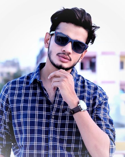 बता दें कि लॉक अप में मुनव्वर ने यह खुलासा भी किया था कि वह शादीशुदा हैं और उनका एक बच्चा भी है लेकिन अब उनके तलाक का केस चल रहा है।