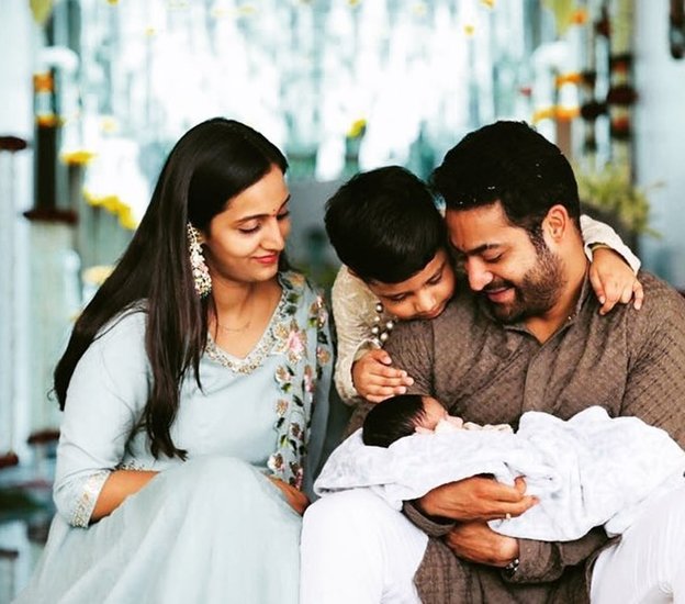 इतना ही नहीं, शादी के लिए जो मंडप तैयार किया गया था, उसकी कीमत ही 18 करोड़ रुपये थी। बता दें कि लक्ष्मी जूनियर एनटीआर से 9 साल छोटी हैं। 