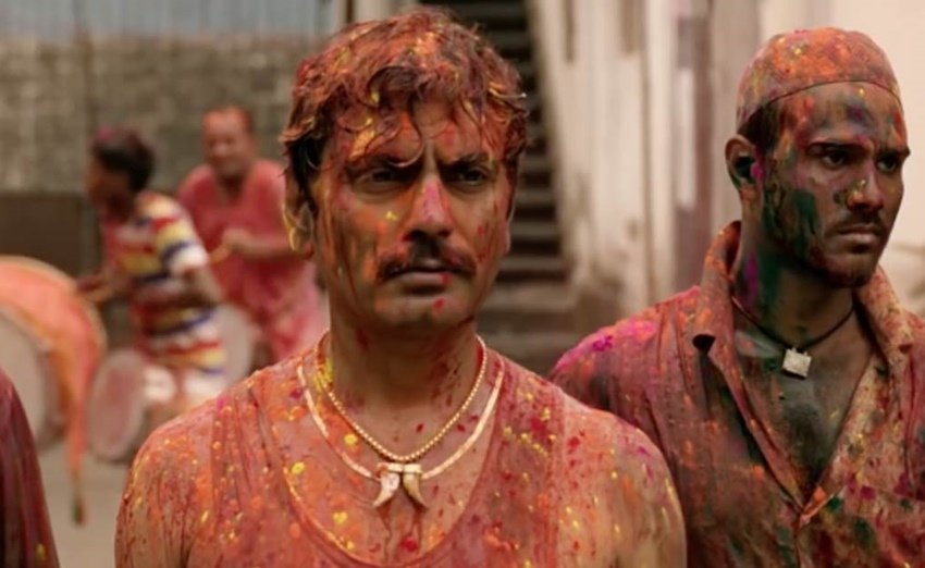 बॉलीवुड में अपनी दमदार अदाकारी का लोहा मनवाने वाले नवाजुद्दीन सिद्दीकी (Nawazuddin Siddiqui) आज 48 साल के हो गए हैं। नवाजुद्दीन का जन्म 19 मई 1974 को मुजफ्फर नगर के बुधाना में हुआ था। फिल्मों में छोटे-छोटे रोल से लेकर बड़े किरदारों तक पहुंचने में नवाज को बेहद लंबा समय लगा है। इससे उनकी अदाकारी इस कदर निखर के आई कि आज उनके नाम से ही कई फिल्में हिट हो जाती हैं। अगर आप भी नवाजुद्दीन की फिल्में देखना पसंद करते हैं तो ओटीटी पर मौजूद उनकी टॉप रेटेड फिल्में या वेब सीरीज देख सकते हैं। आईएमडीबी रेटिंग (IMDb Rating) के अनुसार उनकी वेब सीरीज 'सेक्रेड गेम्स' टॉप पर है जिसे 8.5 रेटिंग मिली है। इसे आप नेटफ्लिक्स पर देख सकते हैं। 