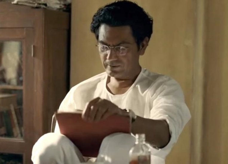 'मंटो' में नवाजुद्दीन ने सआदत हसन मंटो का किरदार निभाया था। यह फिल्म 7.3 की रेटिंग के साथ नेटफ्लिक्स पर मौजूद है।&nbsp;