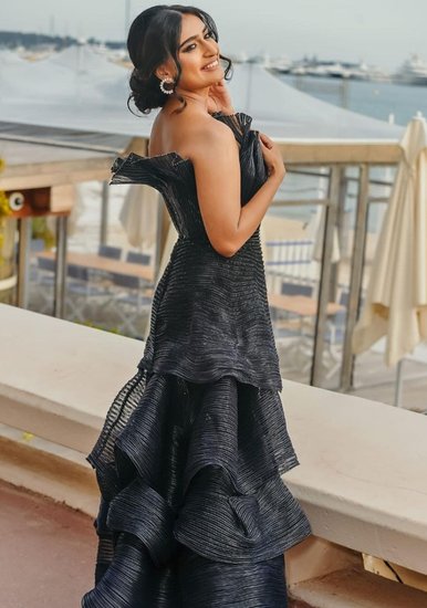 निहारिका भी यूट्यूब पर तरह-तरह की वीडियोज बनाती हैं। इस बार वह भी कान्स 2022 में नजर आईं।