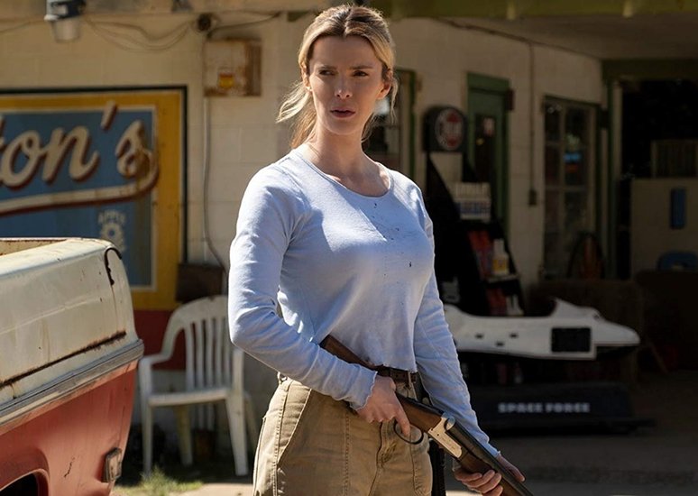 द हंट एक्शन और थ्रिलर से भरपूर फिल्म है। यह 16 मई को नेटफ्लिक्स पर रिलीज हो रही है।