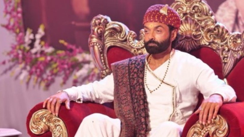 बॉबी देओल ने प्रकाश झा की वेब सीरीज आश्रम के लिए प्रति सीजन 3 करोड़ रुपये बतौर फीस ली है।