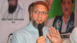 आप हम लोगों को यहां बैठाकर दिलवाइए गाली – लाइव शो में बोले AIMIM प्रवक्ता, असदुद्दीन ओवैसी का नाम लेकर भड़क गईं एंकर