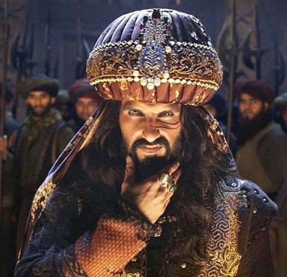 रणवीर सिंह, शाहिद कपूर और दीपिका पादुकोण स्टारर फिल्म 'पद्मावत' का भी नाम करणी सेना के विरोध पर बदला गया था। पहले इस फिल्म का नाम 'पद्मावती' रखा गया था। 