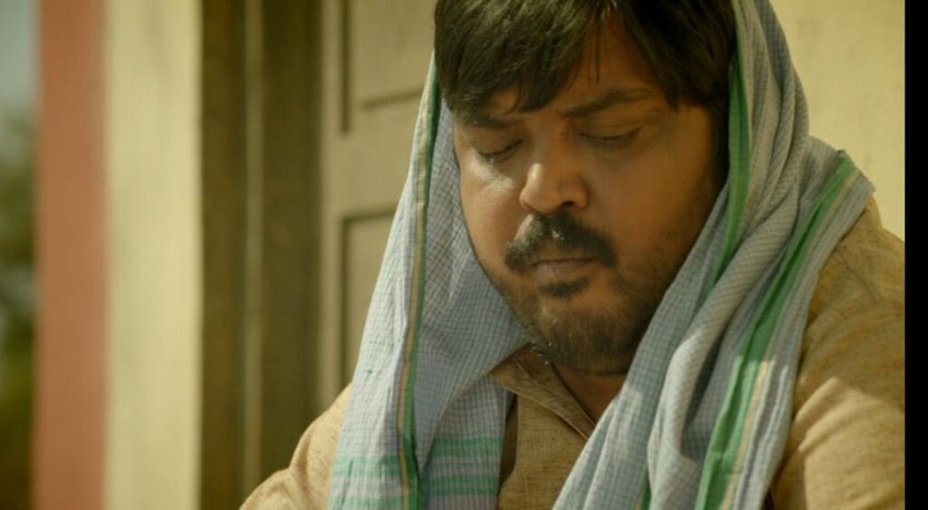 एक्टर फैजल मलिक ने इस सीरीज में गांव के उप-प्रधान का रोल प्ले किया है। लोग उन्हें प्यार से प्रह्लाद चाचा कहते हैं। वह गैंग्स ऑफ वासेपुर में दरोगा के किरदार से चर्चा में आए थे।