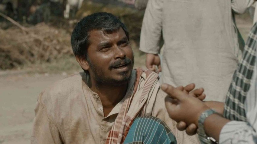 सीरीज में शौचालय बनवाने के लिए परेशान रहने वाले विनोद का किरदार निभाया है अशोक पाठक ने। इससे पहले वह सेक्रेड गेम्स, वेब सीरीज पुष्पावल्ली, फुकरे रिटर्न्स, अ डेथ इन द गंज, शंघाई जैसी फिल्मों में छोटे-मोटे किरदारों में देखा गया है।