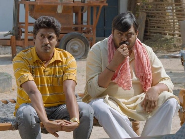 इन दिनों वेब सीरीज पंचायत 2 (Panchayat 2) को काफी पसंद किया जा रहा है। खासकर इसमें प्रह्लाद (Prahlad) और विकास (Vikas) के कैरेक्टर की खूब तारीफ हो रही है। इसमें प्रह्लाद के किरदार को फैसल मलिक (Faisal Malik) और विकास का किरदार चंदन रॉय (Chandan Roy) ने निभाया है। सीरीज में इन दो सपोर्टिंग कैरेक्टर को फैंस का काफी प्यार मिल रहा है। इसी तरह कई अन्य वेब सीरीज भी हैं जिसमें सपोर्टिंग कैरेक्टर ने खूब वाहवाही लूटी है। आईये नजर डालते हैं इन किरदारों पर - 