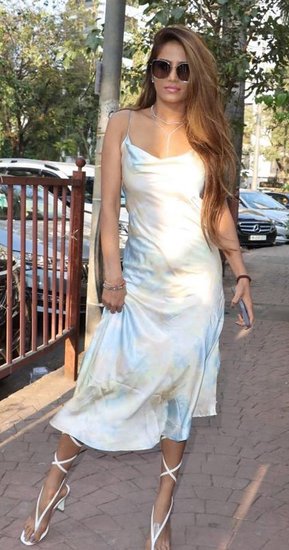 पूनम ने कहा कि सैम बॉम्बे उन्हें खूब प्रताड़ित करते थे और मारपीट भी करते थे। इसकी वजह से उन्हें ब्रेन हेमरेज हो गया था।