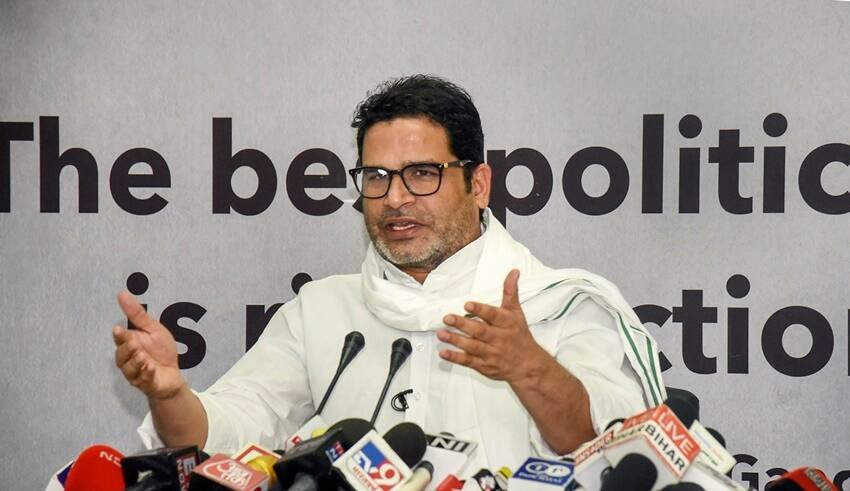 आम आदमी पार्टी को लेकर ही उनसे एक और सवाल पूछा गया। उनसे पूछा गया कि वह आने वाले समय में बीजेपी के लिए किसे बड़ी चुनौती समझते हैं, आम आदमी पार्टी को या कांग्रेस को।