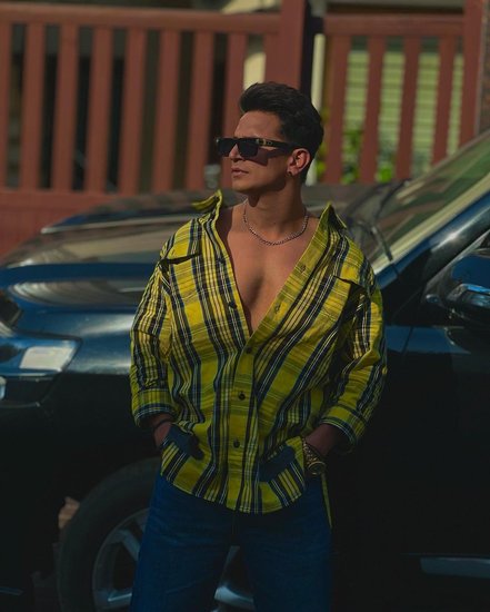 वह बिग बॉस 9, एमटीवी रोडीज 12, एमटीवी स्प्लिट्सविला 8 और नच बलिए सीजन 9 के विजेता रहे हैं।