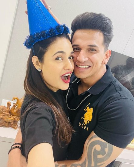 उनकी एक्ट्रेस युविका चौधरी से शादी की है। दोनों की पहली मुलाकात बिग बॉस सीजन 9 में हुई थी। यहीं से दोनों में प्यार हुआ था।