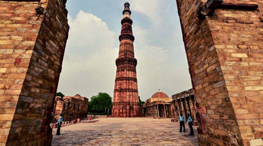 दिल्ली के महरौली में स्थित कुतुब मीनार वैश्विक ऐतिहासिक धरोहर में शामिल है। (फोटो सोर्स: PTI)