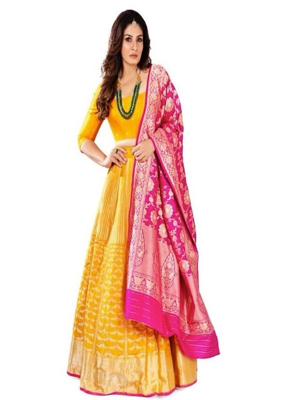 RAVEENA TANDON - FASHIONABLE LOOKS