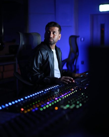 मैकनिकल इंजीनियरिंग करने के बाद रियासदीन ने चेन्नई के ही केएम कॉलेज से ऑडियो इंजीनियरिंग में डिप्लोमा किया। (Photo: Riyasdeen Riyan Instagram)