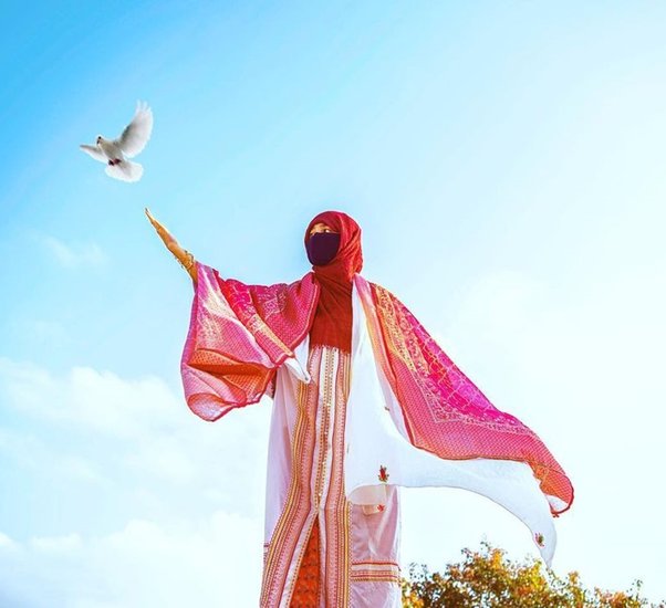 खतीजा सबसे बड़ी बेटी हैं और वह हमेशा पर्दे में ही नजर आती हैं। (Photo: Khatija Rahman Instagram)