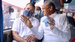 चिंता की बात नहीं, तुम बस पायलट को संभाल लो – राहुल गांधी और अशोक गहलोत की वायरल तस्वीर पर कुछ लोगों ने किए ऐसे कमेंट्स