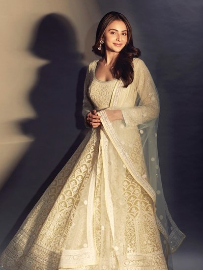 रकुल प्रीत सिंह सबसे पहले 2009 में कन्नड़ फिल्म 'गिल्ली' में नजर आई थीं। इसके पांच साल बाद 2014 में उन्होंने बॉलीवुड में 'यारियां' फिल्म के साथ डेब्यू किया था।&nbsp;