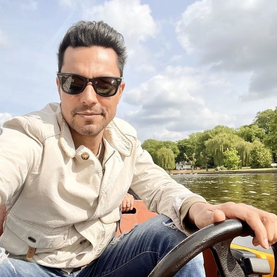 रणदीप हुड्डा ने मेलबर्न में पढ़ते हुए पहले मार्केटिंग में बैचलर डिग्री ली और फिर बिजनेस मैनेजमेंट में मास्टर डिग्री की। 