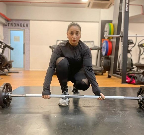 रानी जिम से तस्वीरें शेयर करके फैंस को भी जिम जाने के लिए मोटिवेट करती रहती हैं।