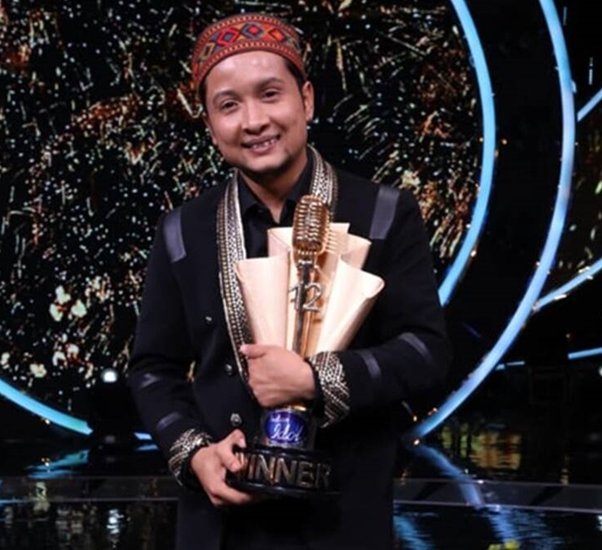 इंडियन आइडल सीजन 12 के विनर पवनदीप राजन को 25 लाख रुपये, म्यूजिक कॉन्ट्रेक्ट और एक कार गिफ्ट मिली है।