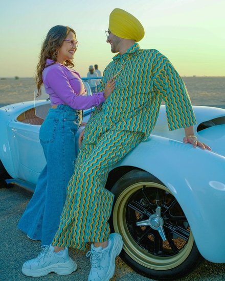 सिंगर नेहा कक्कड़ के पति रोहनप्रीत सिंह ने नेहा को एक बैग गिफ्ट में दिया था जिसकी कीमत 1.5 लाख रुपये थी।