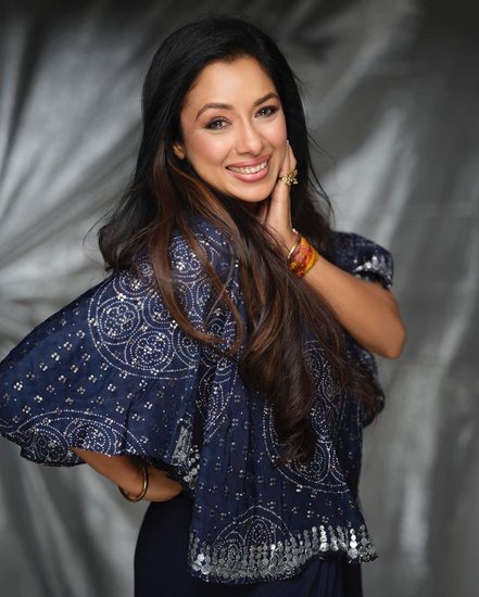 जिन टीवी स्टार्स (TV Stars) को आप पर्दे पर एक्टिंग करते हुए देखते हैं, उनमें से कई स्टार्स ऐसे हैं जो पढ़ाई में भी काफी अच्छे हैं। इन एक्टर्स ने अच्छी पढ़ाई के बाद भी एक्टिंग को प्रफेशन के तौर पर चुना। अनुपमा (Anupama) शो की रूपाली गांगुली (Rupali Ganguly) की बात करें तो रूपाली ने होटल मैनेजमेंट में ग्रेजुएशन की है। उनके अलावा भी कई स्टार्स ऐसे हैं जिन्होंने होटल मैनेजमेंट की स्टडी की है।&nbsp;