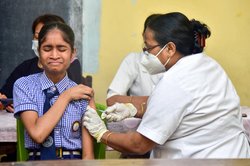 सुप्रीम कोर्ट का बड़ा फैसला- लोगों को है कोरोना टीका लेने से मना करने का हक, सरकार के पास सबूत नहीं क‍ि ब‍िना वैक्‍सीन वाले कोव‍िड फैलाने के ल‍िए ज्‍यादा ज‍िम्‍मेदार