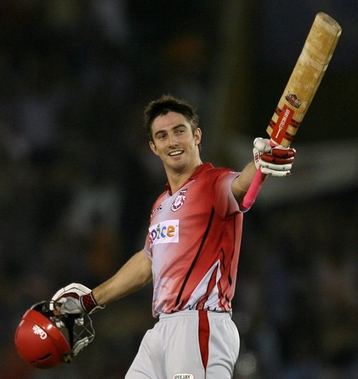 आईपीएल (IPL) की शुरुआत साल 2008 में हुई थी और उसके बाद से ही यह क्रिकेट की सबसे बड़ी लीग में से एक बन गया है। हर साल कोई न कोई खिलाड़ी पूरे टूर्नामेंट में सर्वाधिक स्कोर बनाता है और ऑरेंज कैप (Orange Cap) अपने नाम कर लेता है। सबसे पहले ऑरेंज कैप को शॉन मार्श ने अपने नाम किया था। उन्होंने 2008 में पंजाब की तरफ से खेलते हुए 11 मैच में 616 रन बनाए थे। 