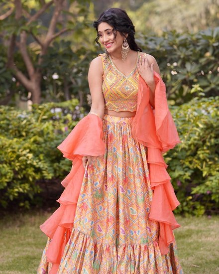 इंडिया फोरम को दिए ताजा इंटरव्यू में शिवांगी ने कहा कि उन्हें पहले भी कई बार रियलिटी शो ऑफर हो चुका है लेकिन बाकी प्रोजेक्ट की वजह से वह इनमें हिस्सा नहीं ले पा रही थीं।&nbsp;