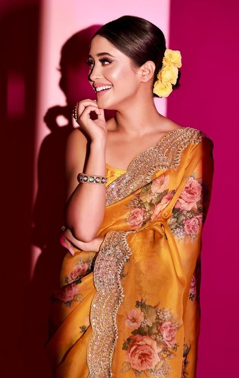 टीवी शो 'ये रिश्ता क्या कहलाता है' (Yeh Rishta Kya Kehlata Hai) से फेम पाने वाली एक्ट्रेस शिवांगी जोशी (Shivangi Joshi) आज अपना 27वां बर्थडे मना रही हैं। उनके फैंस सोशल मीडिया पर उन्हें जन्मदिन की बधाई दे रहे हैं। वहीं शिवांगी इस समय 'खतरों के&nbsp;खिलाड़ी 12' (Khatron Ke Khiladi 12) का हिस्सा बनने पर भी चर्चा में हैं। हालांकि ऐसा पहली बार नहीं है जब शिवांगी को रियलिटी शो के ऑफर आए हों।&nbsp;