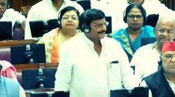 यूपीः केशव मौर्य-अखिलेश यादव की तकरार के बीच शिवपाल करने लगे CM योगी की तारीफ, सदन में बजती रहीं तालियां