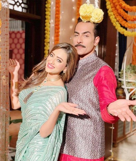 टीवी शो 'अनुपमा'&nbsp;में मदालसा शर्मा और सुधांशु पांडे पति पत्नी का किरदार निभा रहे हैं। मदालसा की उम्र 30 साल है जबकि सुधांशु 47 साल के हैं।&nbsp;