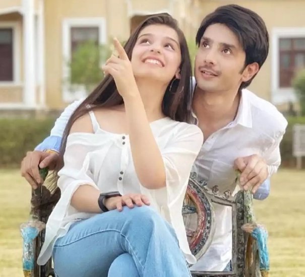 'क्यों उत्थे दिल छोड़ आए' में ग्रेसी गोस्वामी और जान खान को रोमांस करते देखा गया था। ग्रेसी 19 साल तो वहीं जान 30 साल के हैं।&nbsp;