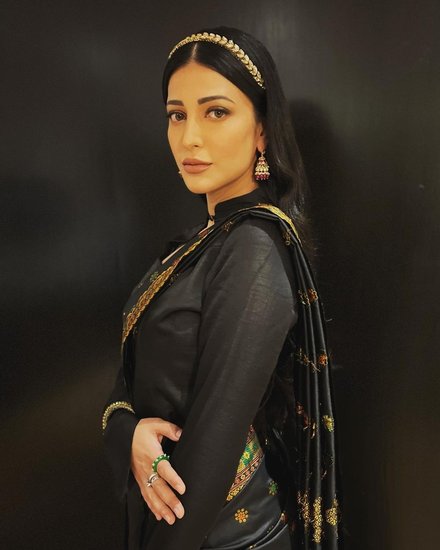 कमल हासन की बेटी श्रुति हासन ने म्यूजिशियन इंस्टीट्यूट ऑफ कैलिफोर्निया से म्यूजिक की पढ़ाई की है। 