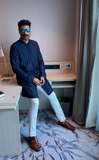 अनुपम खेर और किरण खेर के बेट सिकंदर खेर भी हॉलीवुड में डेब्यू करने के लिए तैयार हैं। वह हॉलीवुड की फिल्म मंकी मैन में नजर आएंगे।