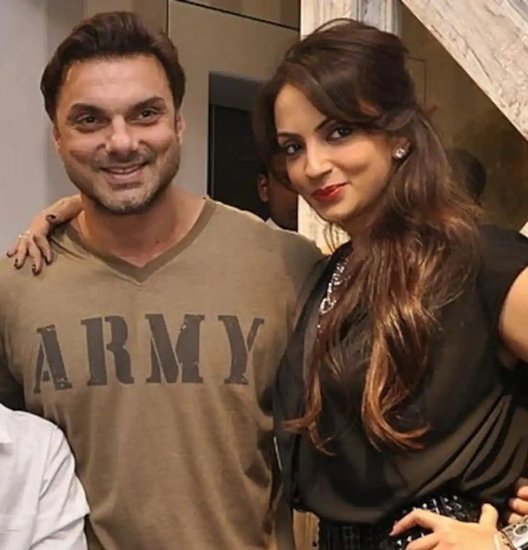 धीरे-धीरे यह मुलाकात प्यार में बदल गई और दोनों ने शादी करने का प्लान बनाया लेकिन सीमा के परिवार वाले इस शादी के लिए राजी नहीं थे। 