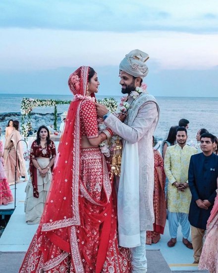 एक्ट्रेस और लोकसभा सांसद नुसरत जहां ने बिजनेसमैन निखिल जैन संग ब्याह रचाया था। शादी के दो सालों में ही दोनों अलग हो गए।