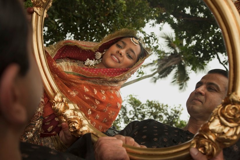 सलमान रुश्दी की किताब पर बनी फिल्म मिडनाइट चिल्ड्रेंस भी श्रीलंका में फिल्माई गई थी।
