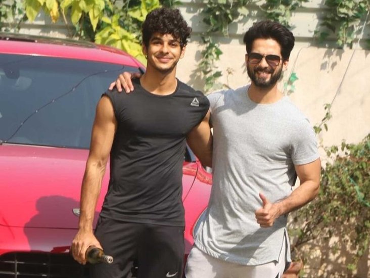 शाहिद कपूर के भाई ईशान खट्टर उनसे करीब 15 साल छोटे हैं।