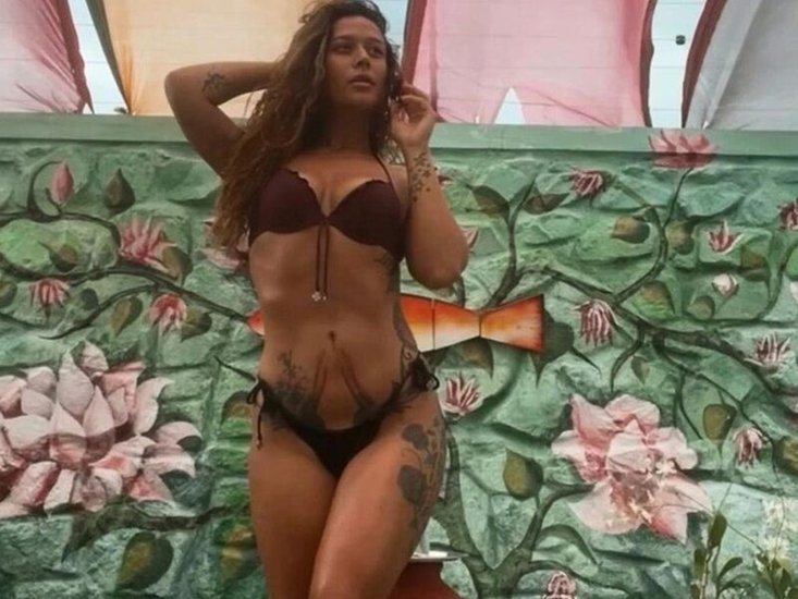 जैकी श्रॉफ की बेटी कृष्णा श्रॉफ को भी कई बार उनके पहनावे के लिए सोशल मीडिया में ट्रोल किया जा चुका है।