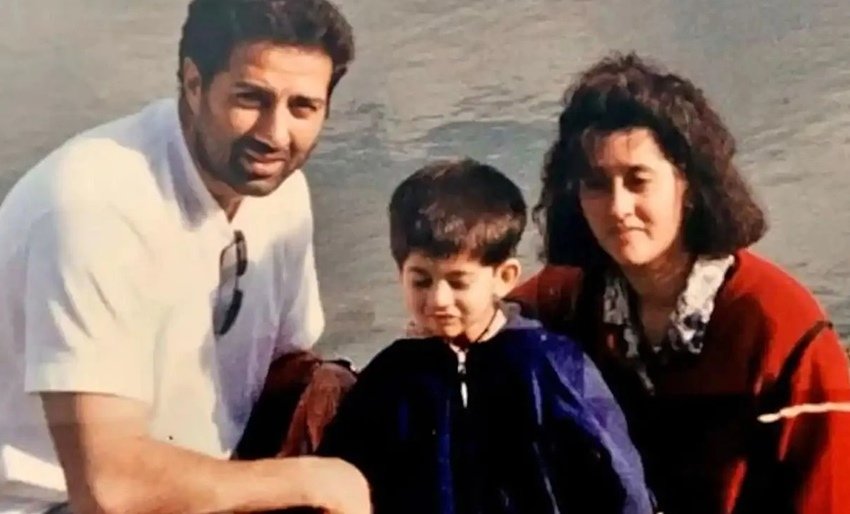 सनी देओल के भी&nbsp;अमृता सिंह और डिंपल कपाड़िया संग अफेयर के खूब चर्चे हुआ करते थे लेकिन सनी देओल की शादी नॉन फिल्मी बैकग्राउंड की पूजा से हुई थी। यह अरेंज मैरिज थी।