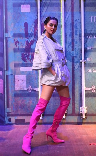 तेजस्वी की इन तस्वीरों को भी हमेशा की तरह ही उनके फैंस काफी पसंद कर रहे हैं।