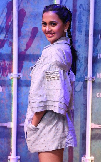 तेजस्वी का यह ग्लैमरस अंदाज अक्सर देखने को मिलता है। वह इंस्टाग्राम पर आए दिन बेहतरीन तस्वीरें शेयर करती हैं।