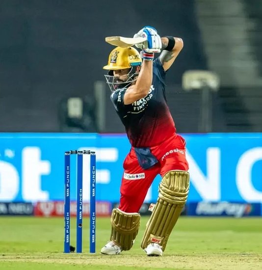 जब मैंने काउंटर पर बिल के लिए क्रेडिट कार्ड दिया तो मुझे लगा कि कार्ड पर नाम देखकर या बिल देते हुए यह मुझे पहचान लेंगे लेकिन सब कुछ उल्टा हुआ। 