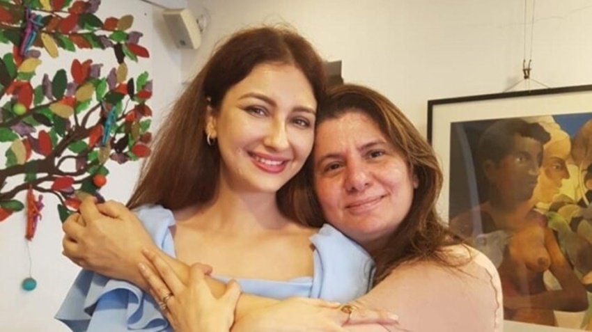 बिनेफर कोहली भाभी जी घर पर हैं की प्रोड्यूसर हैं।&nbsp; वह सालों से इस शो को चला रही हैं और खूब तारीफें भी बटोर रही हैं।